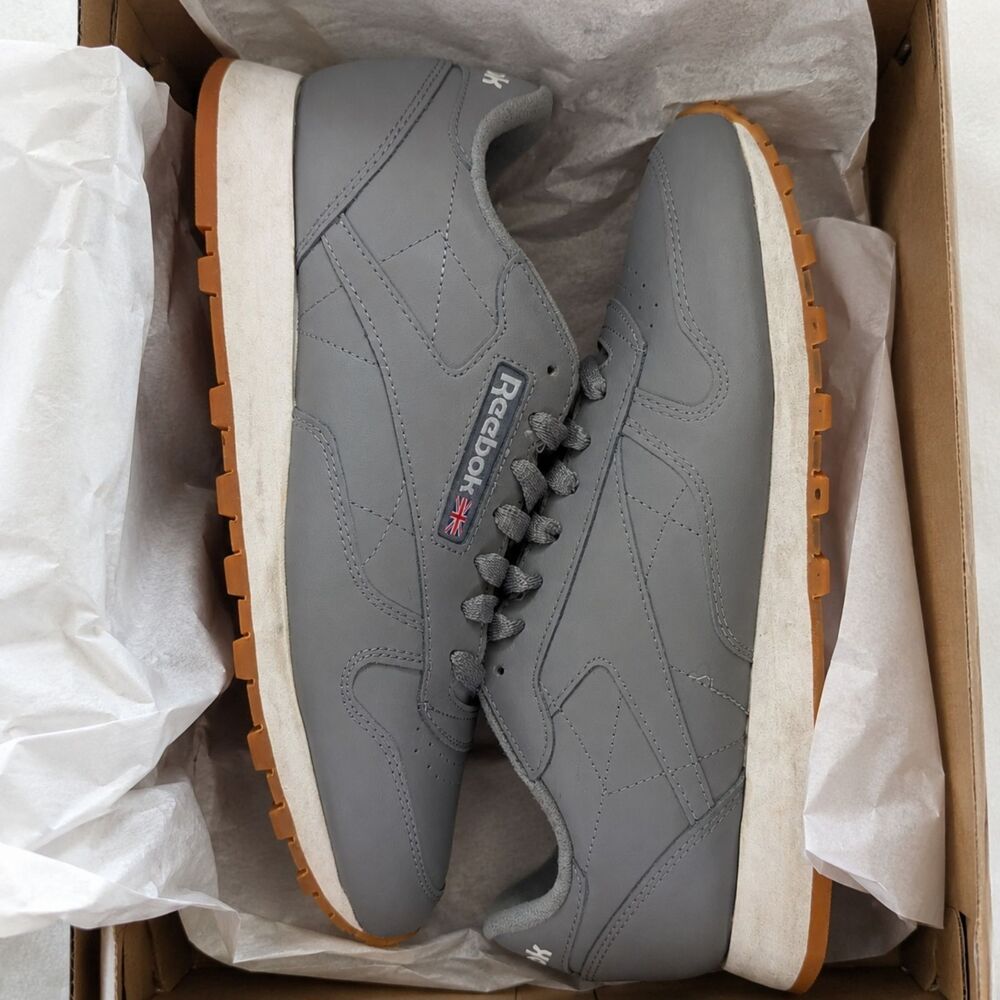Reebok Classic Leather Men’s 9.5 Gray Gum Sole Sneakers Excellent
